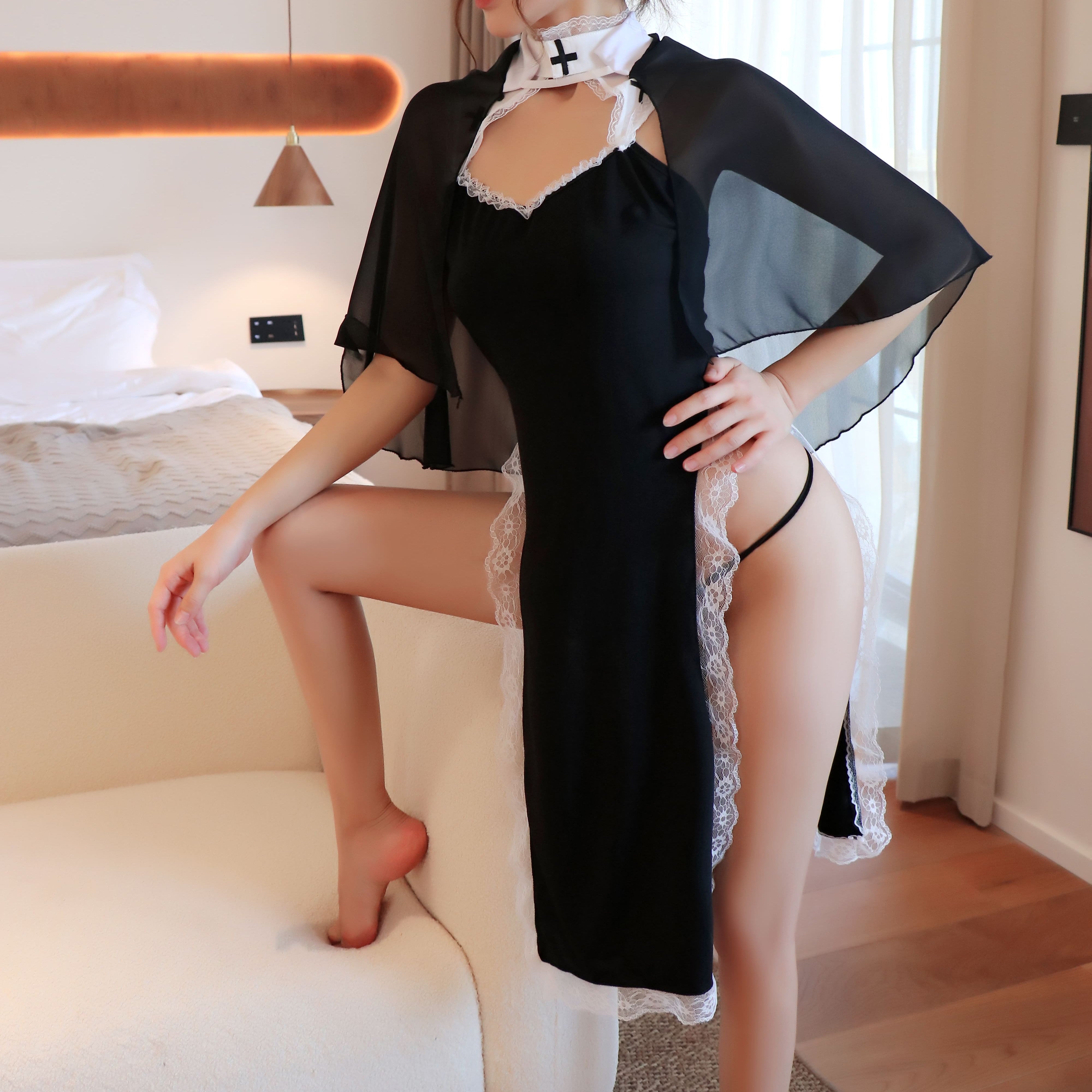 Della sexy nun costume