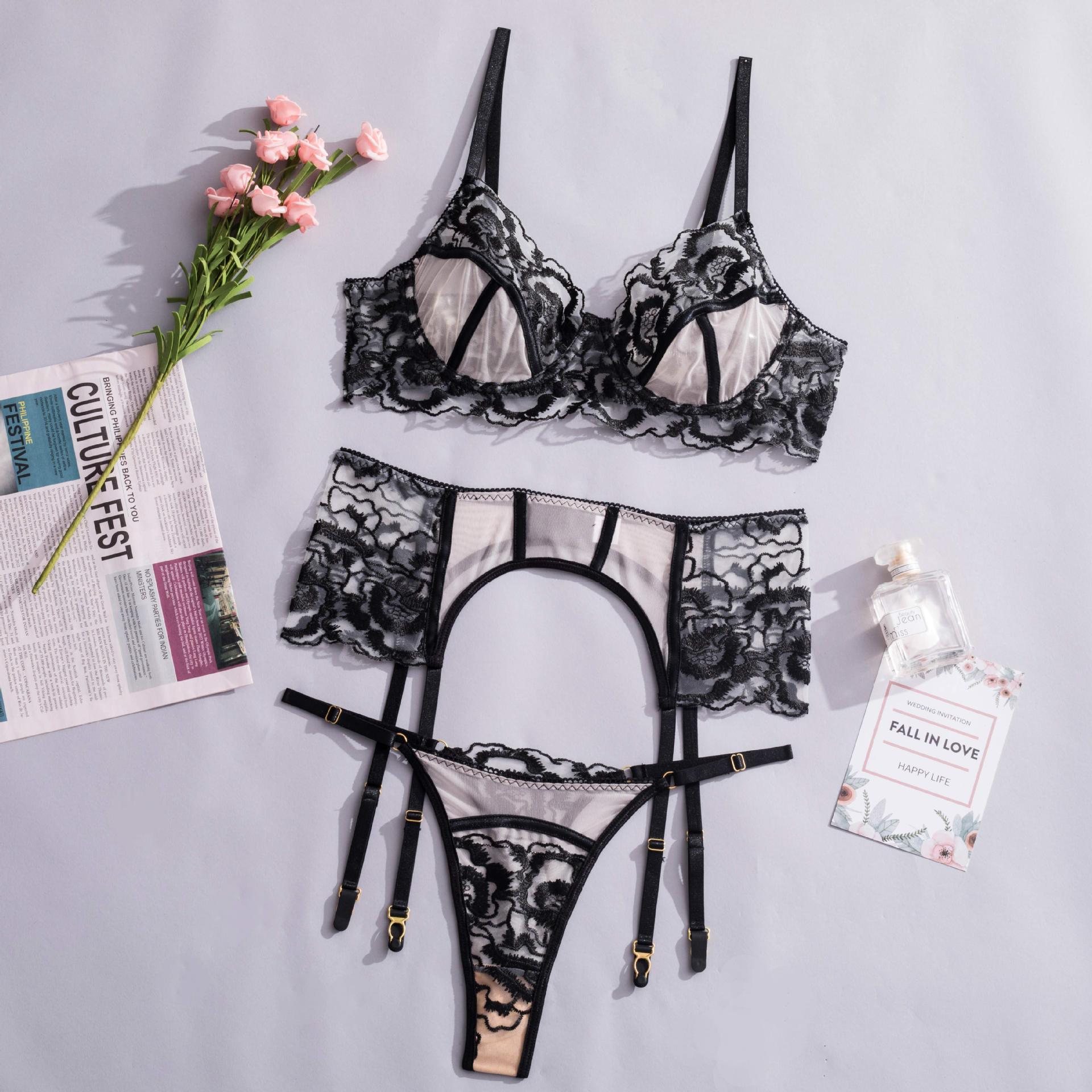 New embroidery three-piece suit